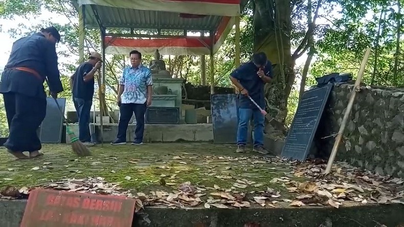 Sambut 32 Biksu Thudong, Warga Bersihkan Vihara Sima 2500 Buddha Jayanti di Semarang