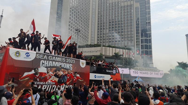 Arak-arakan Timnas Indonesia U-22 Tiba di Bundaran HI, Nama Pemain Persib Paling Menggema