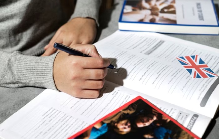 12 Contoh Kalimat Comparative Degree dalam Percakapan Sehari-hari dan Aturannya