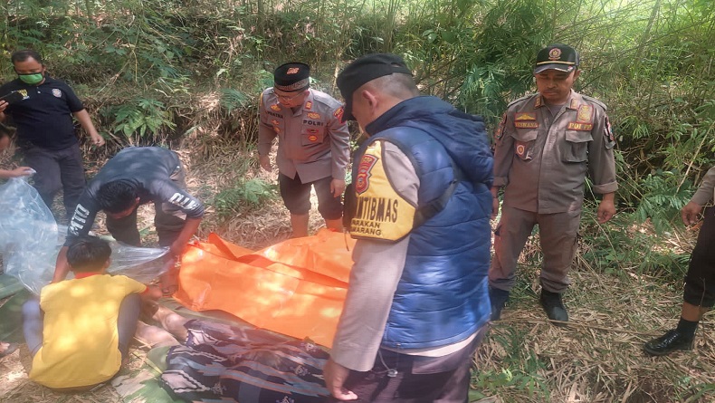 Samarang Garut Gempar, Mayat Pria Ditemukan Tersangkut di Sungai Cikamiri