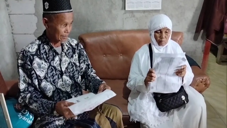 Kisah Pasutri Pedagang Rempeyek di Subang Berangkat Haji, Nabung 10 Tahun