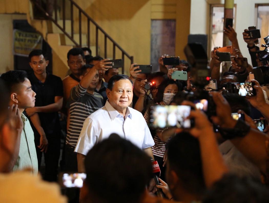 Bertemu Relawan Jokowi di Solo sambil Ditemani Gibran, Prabowo: Sambutannya Luar Biasa!