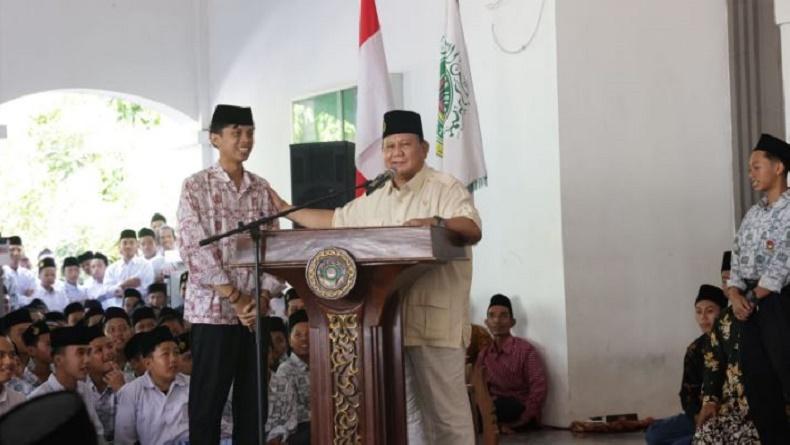 Beri Kuis Berhadiah Jam Tangan di Ponpes Tremas Pacitan, Prabowo: Lambang Disiplin