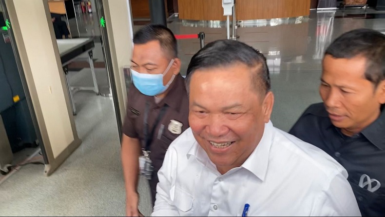 Selesai Diperiksa KPK, Sekda Riau SF Hariyanto hanya Senyum-senyum saat Ditanya Media