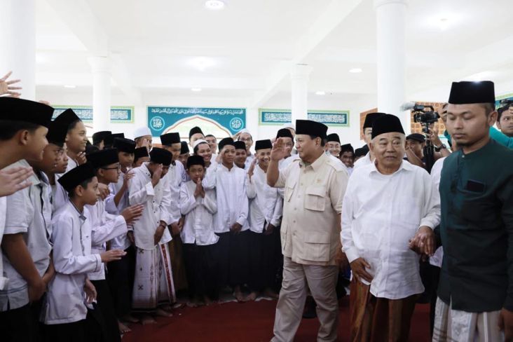 Prabowo Subianto Tawarkan Beasiswa Berprestasi ke Santri Ponpes Amanatul Ummah Mojokerto