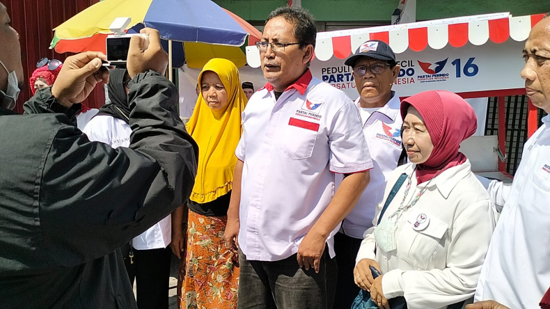Bagikan Gerobak untuk PKL, Wujud Komitmen Partai Perindo Entaskan Kemiskinan