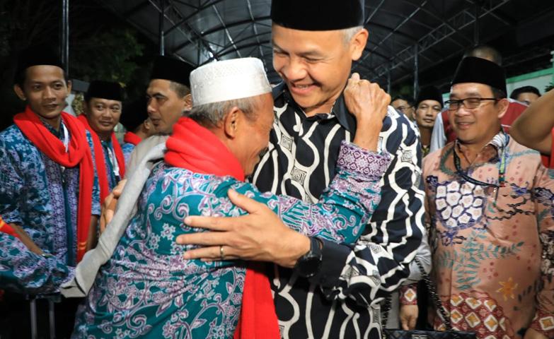  Kisah Untung Suratno, Penjual Tempe Asal Grobogan Berangkat Haji berkat Menabung Tiap Hari 