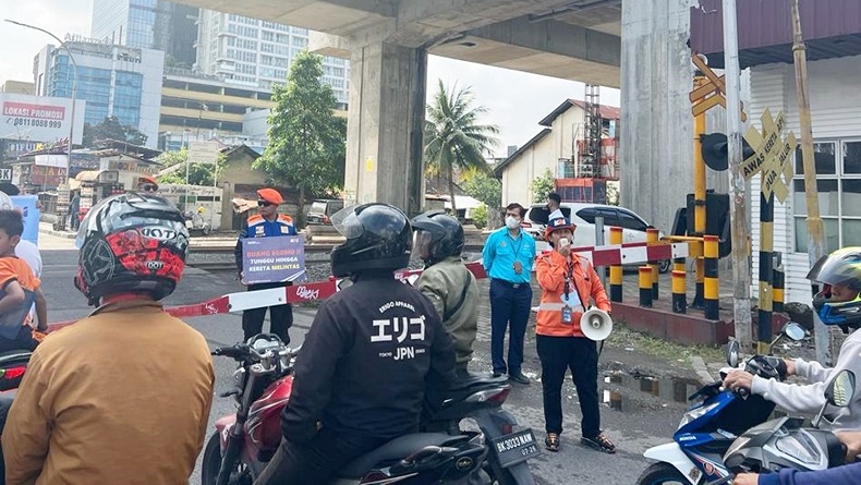 KAI Ubah Jadwal Perjalanan Kereta, Pengendara Lewat Perlintasan di Sumut Harap Waspada