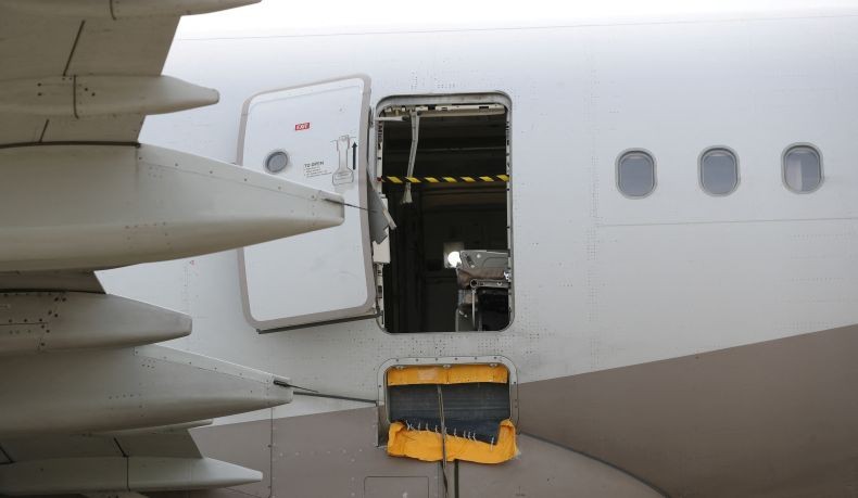 Penumpang Buka Pintu Pesawat Asiana Airlines saat Penerbangan Ditahan, Motif Belum Dketahui