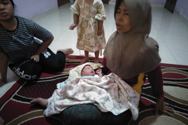 Geger! Bayi Baru Lahir Ditemukan Menangis di Depan Rumah Warga Piyungan