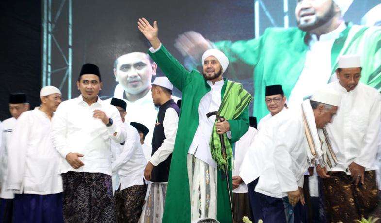 Lirik Sholawat Isyfa Lana-Habib Syech, Arab, Latin, dan Artinya