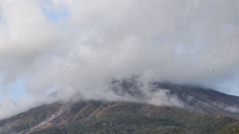 PVMBG Catat 1.328 Gempa Guguran Gunung Karangetang, Status Masih Level 3 Siaga