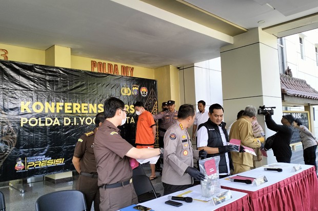 Bejatnya Predator Seks Asal Bantul, Ajak Threesome hingga Rekam Adegan Hubungan Badan