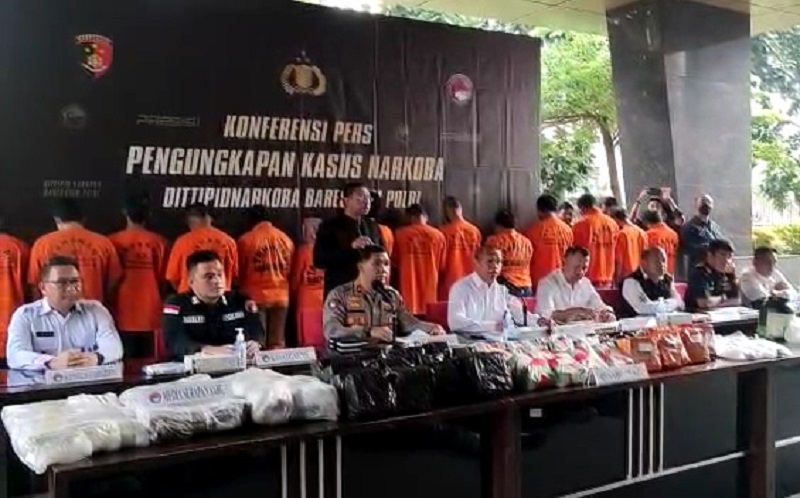 Polisi Ungkap Modus Baru Penyelundupan Sabu dengan Dilarutkan ke Kain Gorden