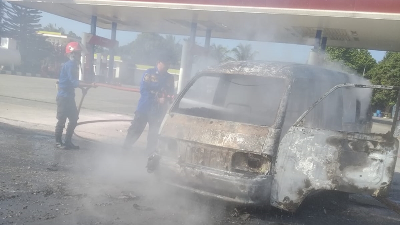 Angkot di Lampung Selatan Ludes Terbakar, Sopir Terluka