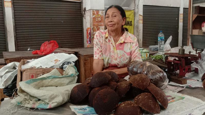 Kisah Ibu Penjual Gula Jawa di Salatiga, Kuliahkan 2 Anak hingga Jadi Guru dan Perwira TNI
