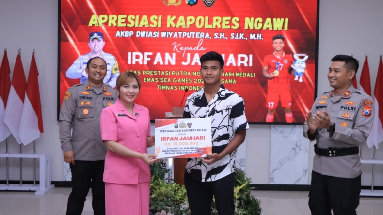 Sabet Medali Emas di SEA Games 2023, Pemain Timnas Irfan Jauhari Diganjar Penghargaan Polres Ngawi
