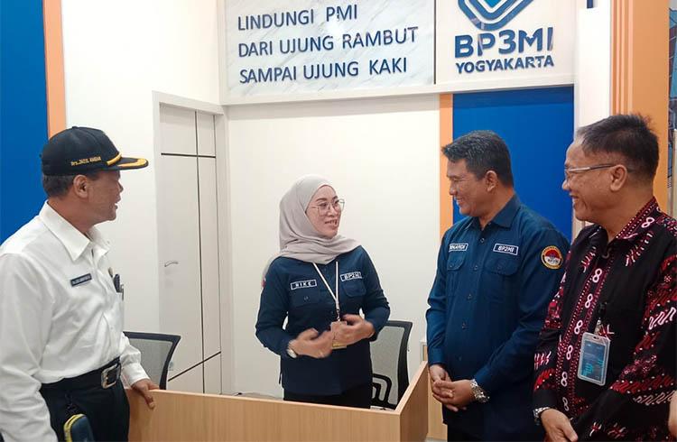 Lindungi Pekerja Migran Indonesia, BP2MI Dirikan Layanan Help Desk di Bandara YIA