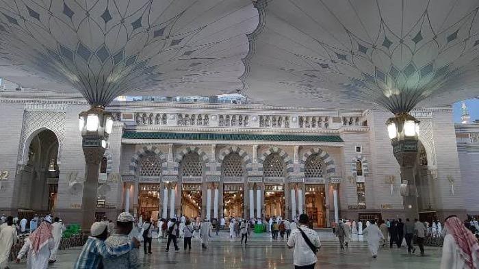 Fakta Menarik Payung Masjid Nabawi yang Ikonik, Ternyata Bisa Turunkan Suhu Lho!