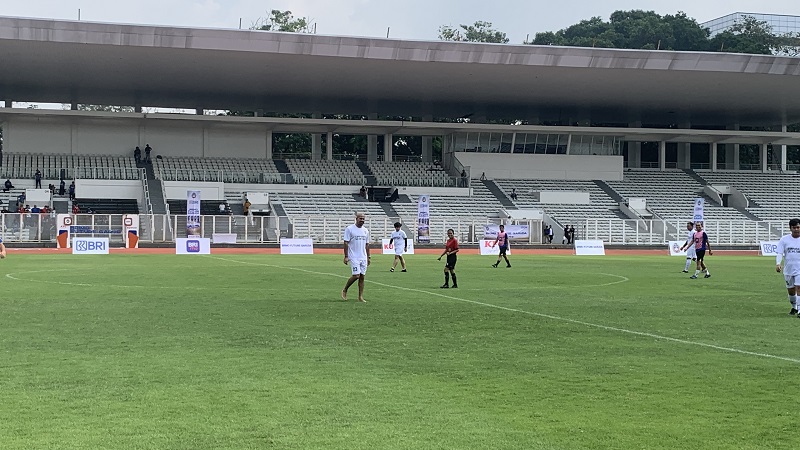 Juan Sebastian Veron Jajal Rumput Stadion Madya: Main Bola tanpa Alas Kaki