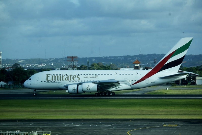 Pesawat Penumpang Terbesar di Dunia Airbus A380 Mendarat Perdana di Bandara Ngurah Rai, Ini Penampakannya  