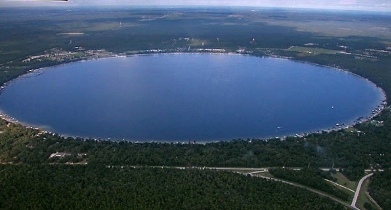 Danau Unik Satu-satunya di Dunia Berbentuk Bulat, Pemandangannya Bikin Takjub! 