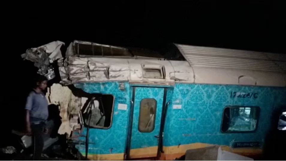 Tabrakan Maut Kereta Api di India, 120 Orang Tewas