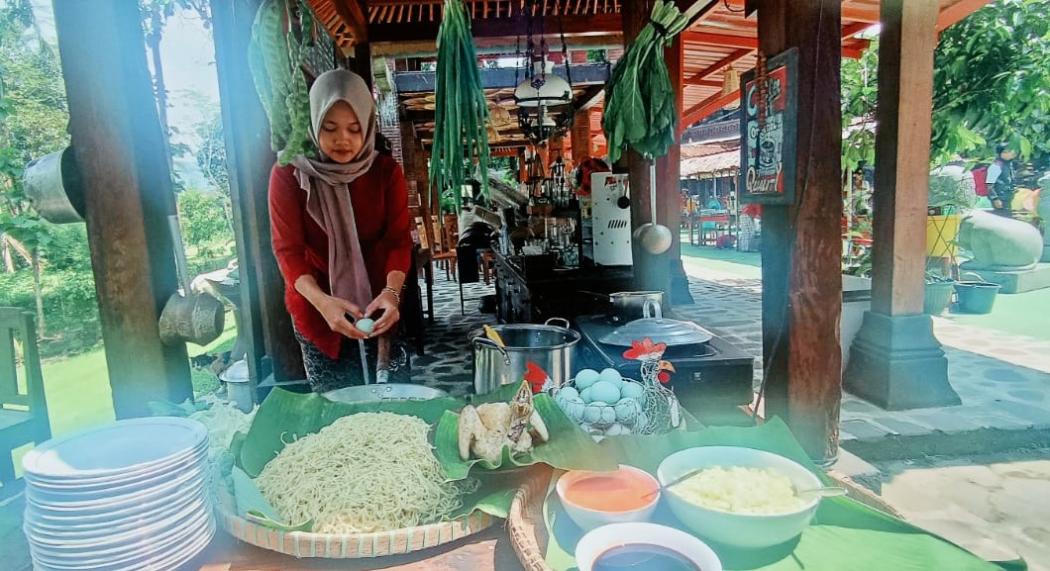 Berburu Kuliner di Tengah Hutan Borobudur, Ada Mi Godog Kuahnya dari Air Sumur Purba 
