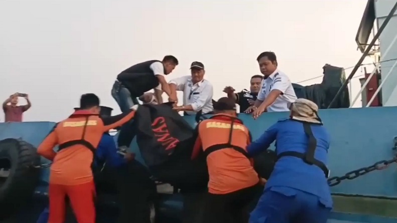 Ngeri, Mayat Laki-laki Tanpa Identitas Ditemukan Mengambang di Selat Sunda