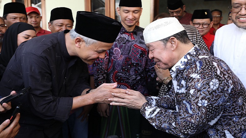 Ganjar Pranowo Sowan ke KH Adib Pimpinan Ponpes Buntet Cirebon, Dijamu Makan Siang