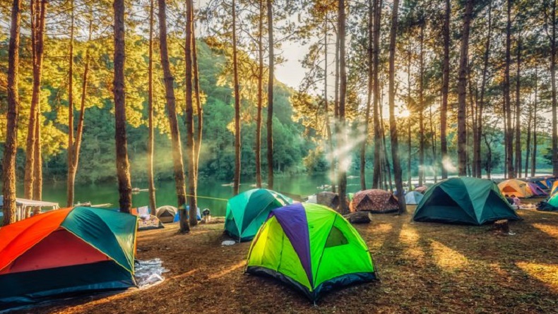 13 Tempat Camping di Bandung Paling Hits, Ada Fasilitas Berkemah ala Indian