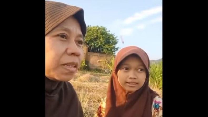 Viral Ibu Ajari Anak Bahasa Inggris di Sawah, Dipuji Netizen: Enak Banget Ngobrolnya