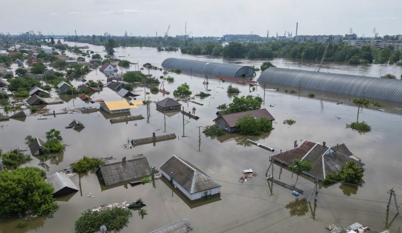 Bendungan Ukraina Jebol Dibom Picu Banjir di Area 600 Km Persegi, Ketinggian Air 5 Meter 