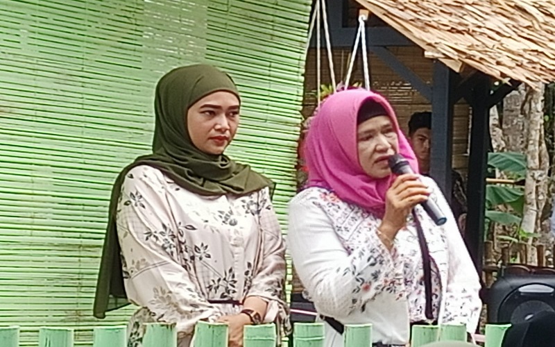 Mengenal Brigpol Zhakia, Polwan Cantik Pengelola Rumah Makan Lesehan Bunda Lubuklinggau 