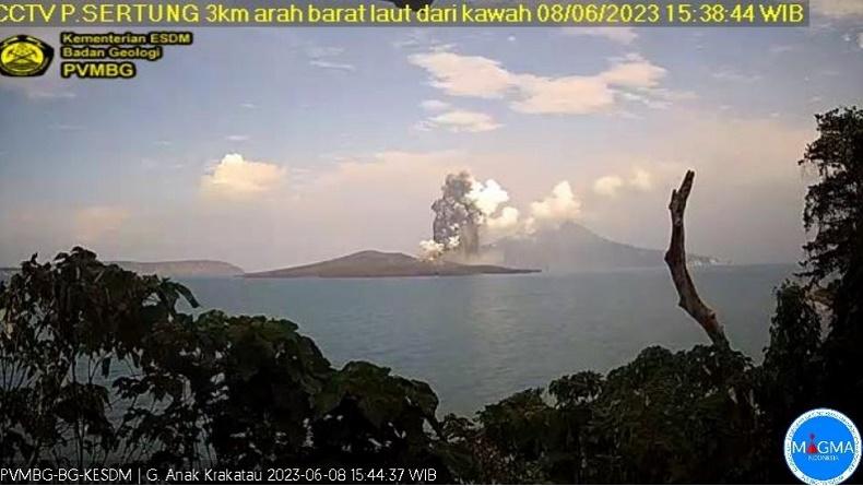 Gunung Anak Krakatau Kembali Erupsi, Tinggi Kolom Abu Vulkanis Capai 1.000 Meter
