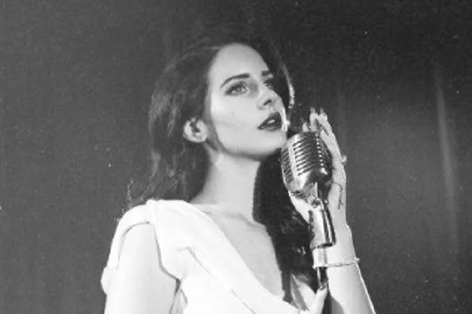 Lirik Lagu Radio-Lana Del Rey dan Terjemahan, Ceritakan Perjalan Karier Sang Diva