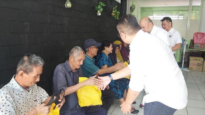 Cerita Penghuni Panti Wreda di Surabaya, Senang Dipedulikan Bacaleg Partai Perindo