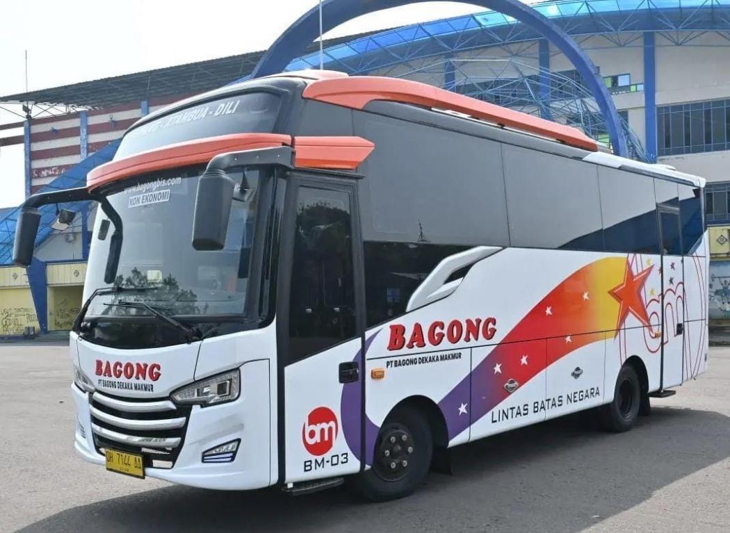 Naik Bus Kecil Ini Penumpang Wajib Punya Paspor, Kenapa?