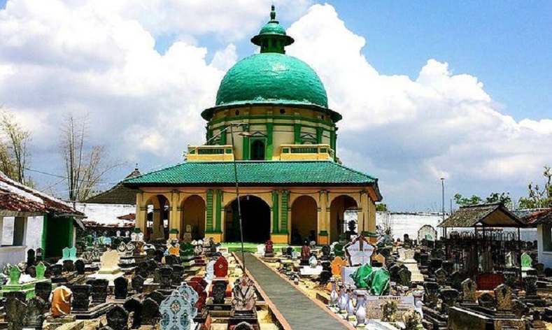 Kisah Asta Tinggi, Kompleks Makam Raja-Raja Sumenep yang Dikenal Punya Aura Magis 