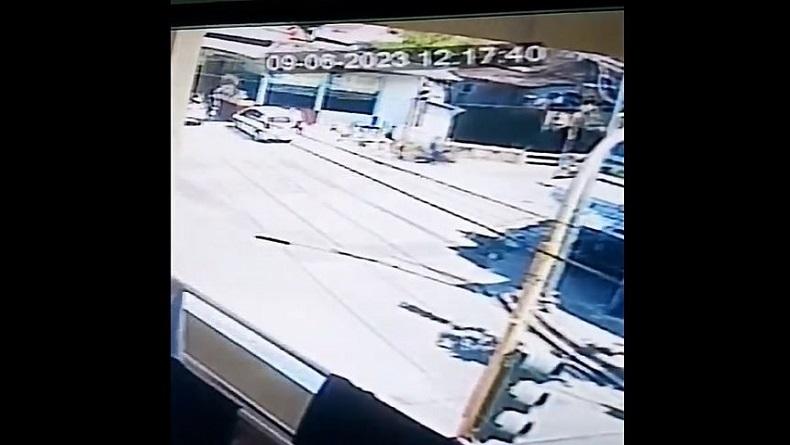 Terekam CCTV, Pencuri Gasak Uang Rp50 Juta di Mobil