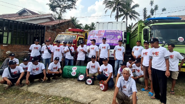 Sopir Truk di Sukabumi Semringah Dapat Bantuan dari Pendukung Ganjar