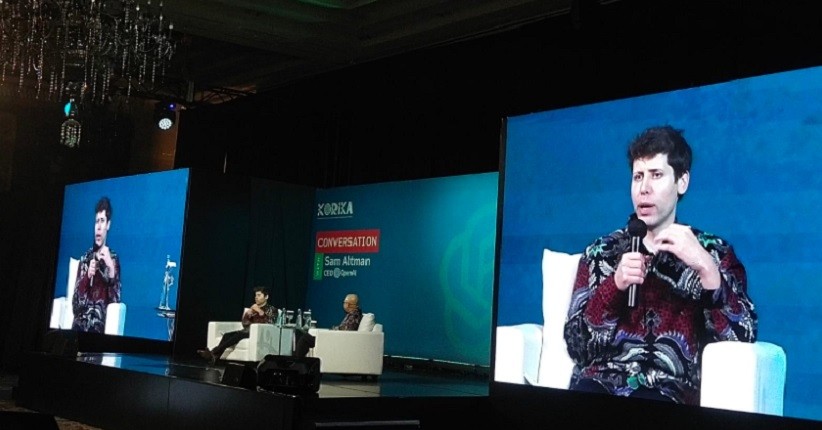 Kunjungi Indonesia, Bos OpenAI Kenakan Batik Didominasi Warna Hitam Merah