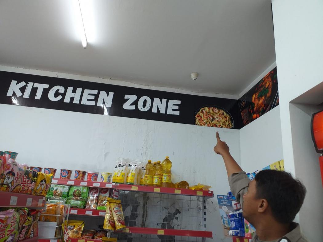 Maling Beraksi di Minimarket Ciampea Bogor, Rokok hingga Kosmetik Raib