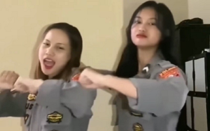 Viral Video 2 Cewek Joget Berseragam Polri, Polda Kalteng: Motifnya Iseng