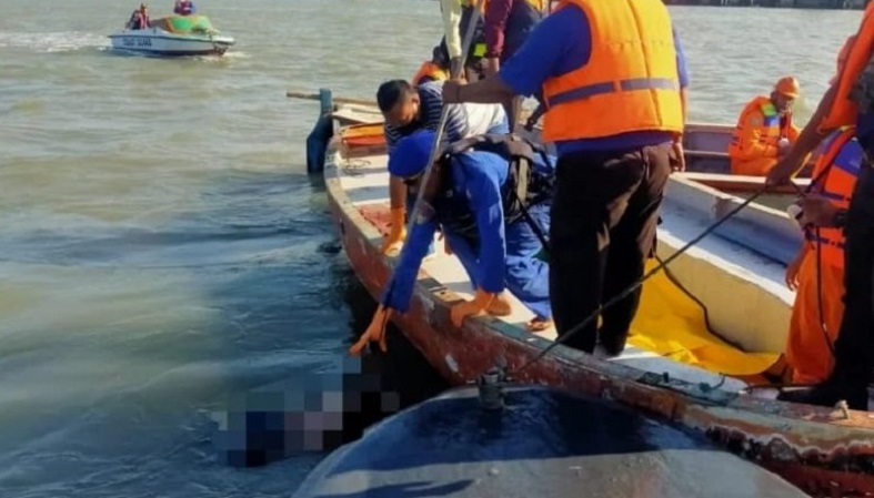 Tragis, ABK Tewas Tercebur ke Laut Gresik saat Hendak Angkut Pupuk ke Padang