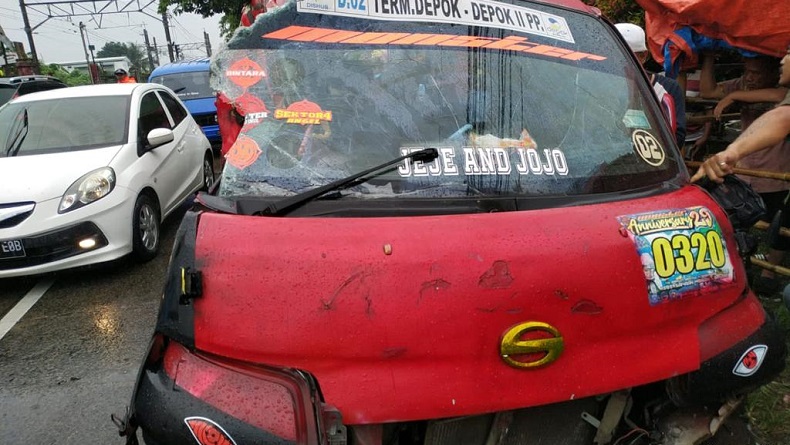 Angkot Tertabrak KRL di Citayam Depok, Polisi Pastikan Tak Ada Korban Jiwa