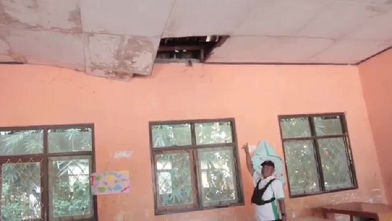 Ribuan Ruang Kelas di Subang Rusak, Murid Belajar Khawatir Tertimpa Atap Sekolah
