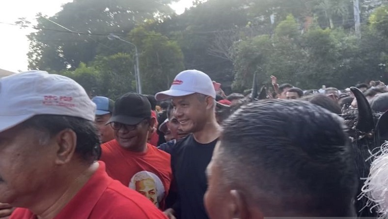 Girang Bertemu Ganjar Pranowo di Jalan Sehat, Warga Bali: Saya Dukung Bapak Jadi Presiden 