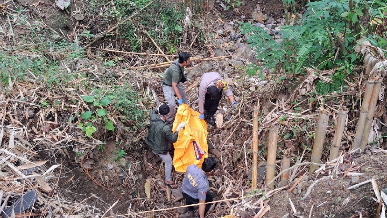 Mayat Pria Tanpa Identitas Ditemukan di Hutan Bambu Cisolok Sukabumi
