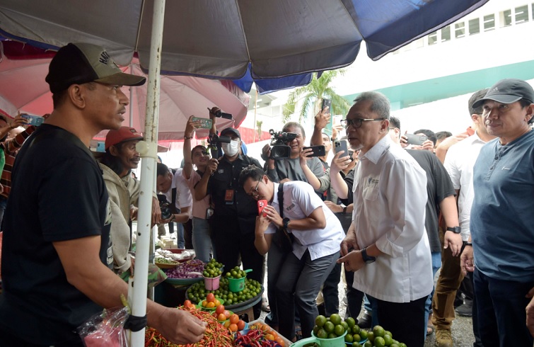 Kunjungi Pasar Mardika Ambon, Mendag Temukan Harga Cabai Rawit Lebih Murah